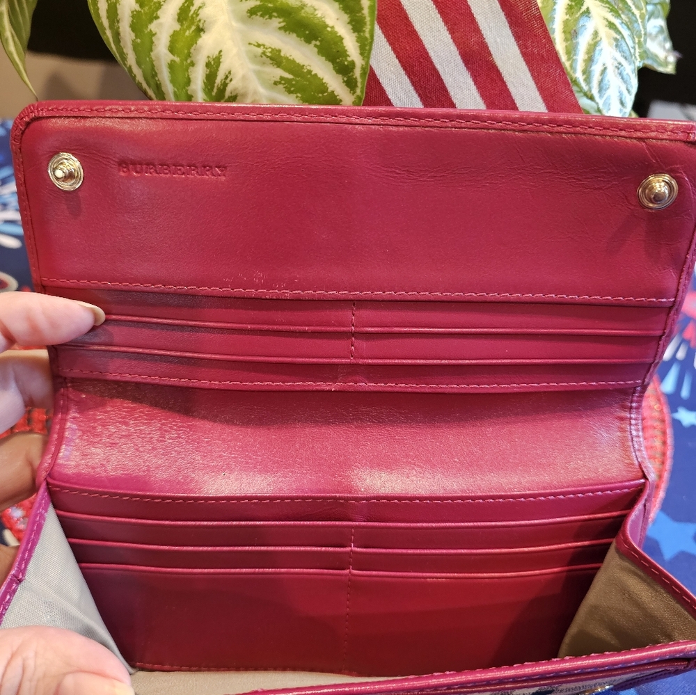 Burberry Haymarket Wallet With Rasberry Leather Trim - Picture 9 of 14